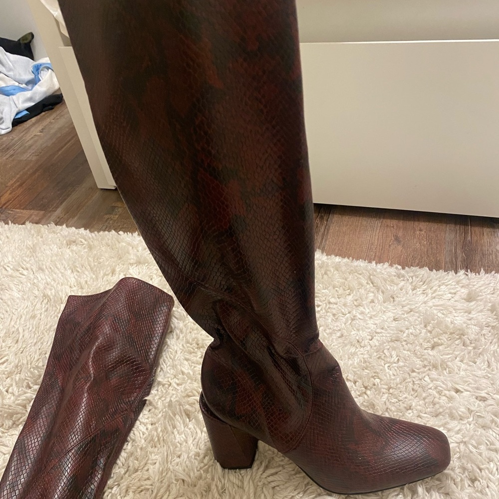 Snake skin boots! Size 7 1/2